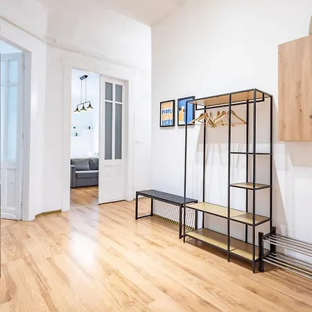 Апартаменты Riverside Cozy And Spacious *