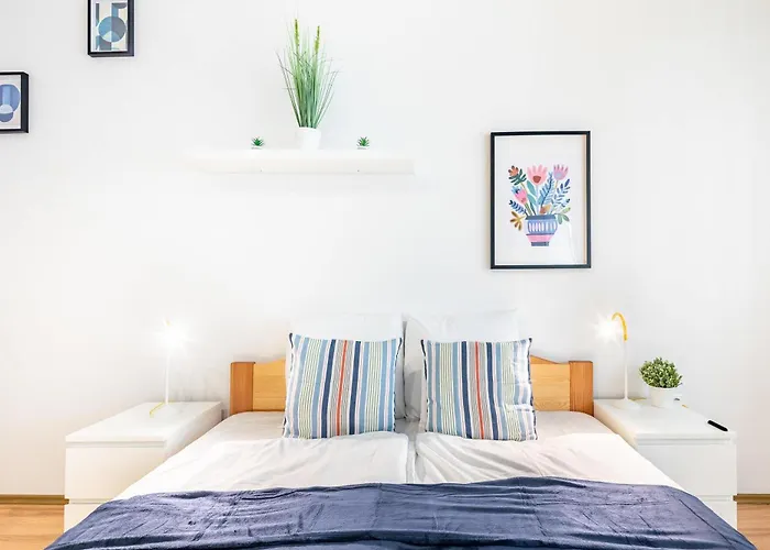 Riverside Cozy And Spacious Apartment