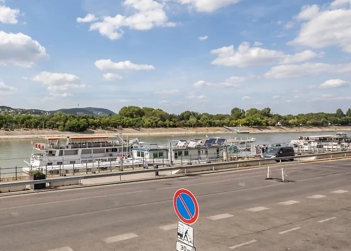Riverside Cozy And Spacious Budapest